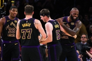 美湖蜜：东契奇联盟最强 詹姆斯会毁了湖人？这组织能力看见没？