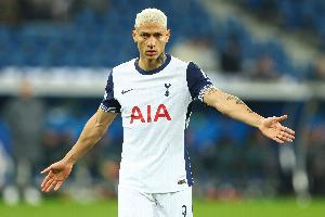 超级中场吊射！里沙利松代表热刺打进北伦敦德比首粒进球