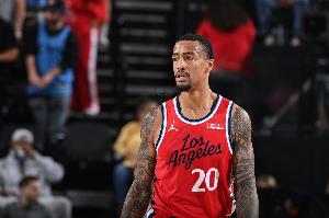 美记：快船将科林斯摆上货架 寻求交易到更适合球队的球员