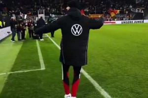 这俩人谁更帅？名场面：内马尔见到卡卡疯狂拍视频！